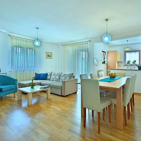Spacious Holiday Home With Swimming Pool In Labin * Labin (Istria)