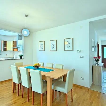 Prázdninový dům Spacious Holiday Home With Swimming Pool In Labin Labin (Istria)
