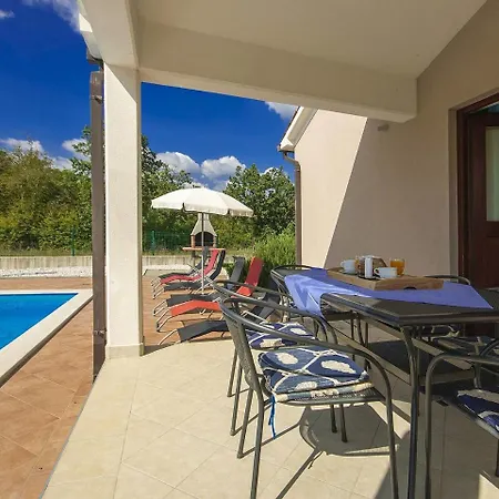Spacious Holiday Home With Swimming Pool In Labin Prázdninový dům Labin (Istria)