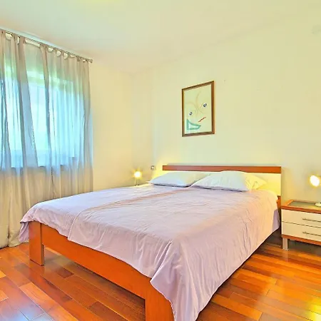 Prázdninový dům Spacious Holiday Home With Swimming Pool In Labin *