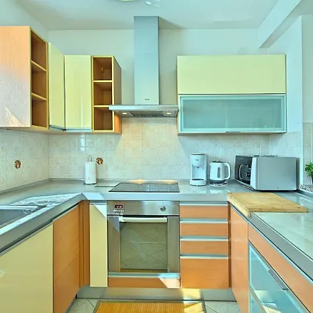 Spacious Holiday Home With Swimming Pool In Labin * Labin (Istria)