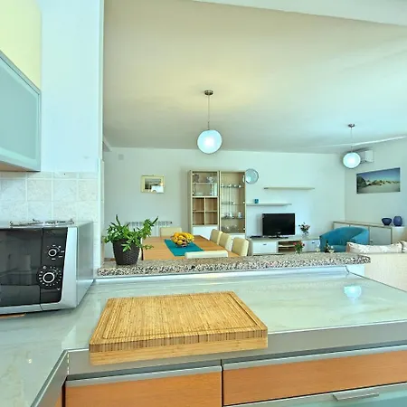 Spacious Holiday Home With Swimming Pool In Labin *