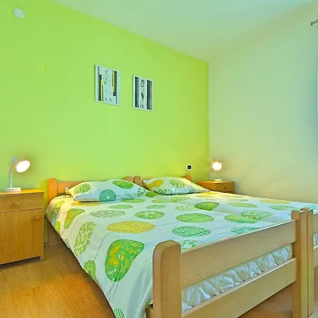 Prázdninový dům Spacious Holiday Home With Swimming Pool In Labin