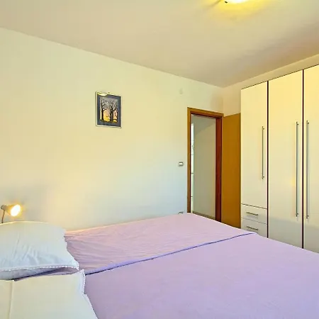 Spacious Holiday Home With Swimming Pool In Labin 別荘 *