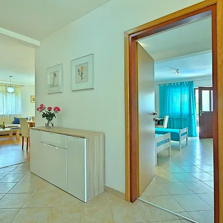 Spacious Holiday Home With Swimming Pool In Labin 別荘 *