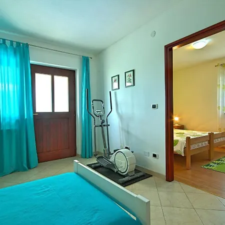 別荘 Spacious Holiday Home With Swimming Pool In Labin *